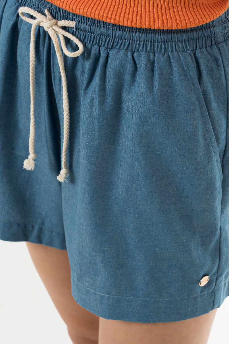 Mid-wash chambray high waisted pull on shorts